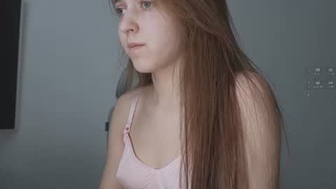Snapshot of monnymoonn chatting on 07-12-26, 10:39 Mary online show from 07-12-26, 10:39