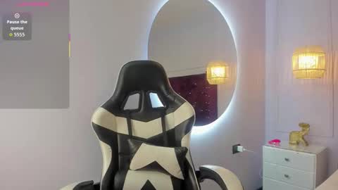 Snapshot of monserrat_girl chatting on 11-20-25, 03:45 online show from 11-20-25, 03:45