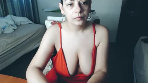 Snapshot of montserrat123 chatting on 05-17-26, 06:59 Monse online show from 05-17-26, 06:59