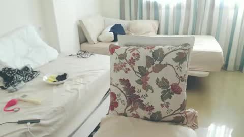 Snapshot of montserrat123 chatting on 06-08-26, 05:46 Monse online show from 06-08-26, 05:46