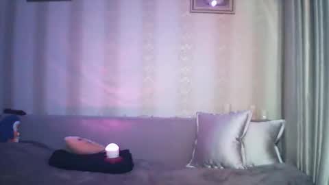 moodiemira online show from 02-21-26, 07:37