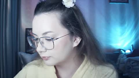 Snapshot of moodiemira chatting on 05-28-26, 07:00 moodiemira online show from 05-28-26, 07:00