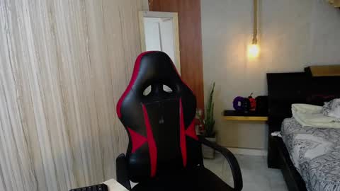 moon_and_fire_ online show from 11-09-25, 02:48