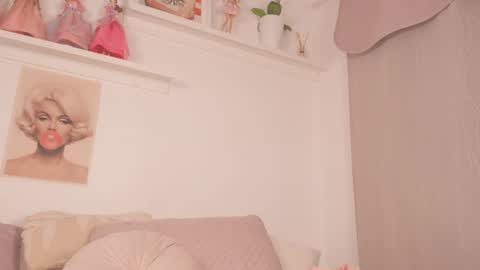 Snapshot of moon_angels chatting on 06-15-26, 12:29 Angels online show from 06-15-26, 12:29