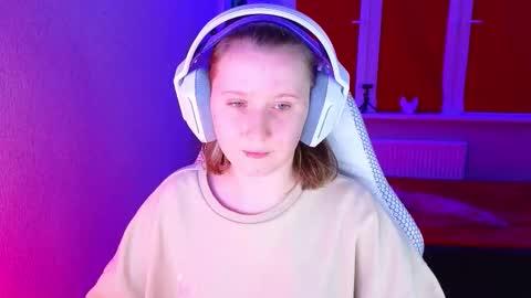 Lola online show from 11-14-25, 03:22