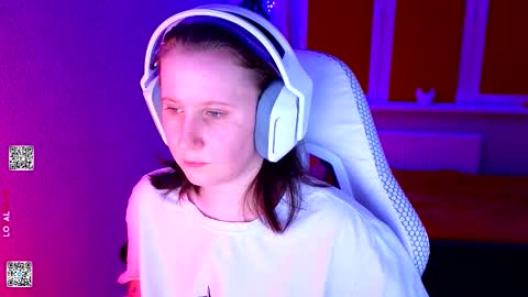 Lola online show from 03-06-26, 06:48