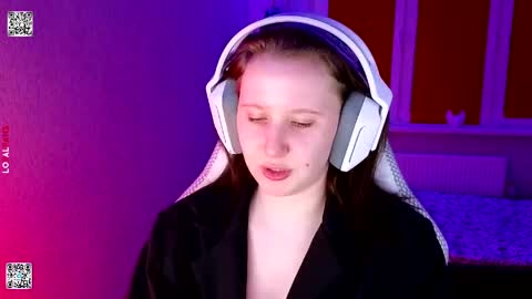 Lola online show from 04-14-26, 04:35