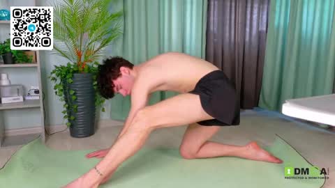 moon_gloww online show from 04-17-26, 03:31