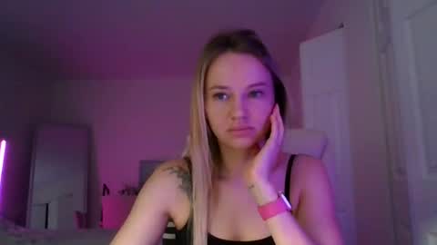 Snapshot of moon_light_girl chatting on 06-13-26, 11:30 moon_light_girl online show from 06-13-26, 11:30