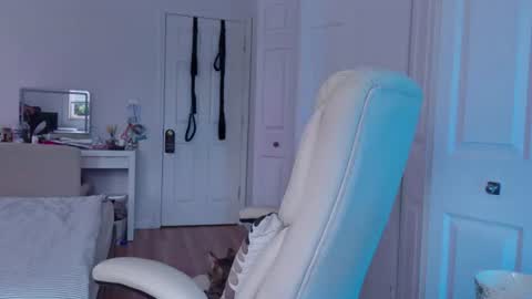 Snapshot of moon_light_girl chatting on 06-18-26, 12:09 moon_light_girl online show from 06-18-26, 12:09
