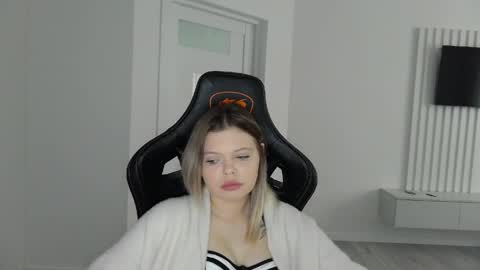 moon_lili online show from 03-22-26, 12:30