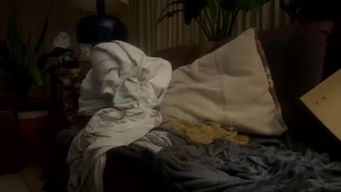 Snapshot of moon_man5 chatting on 09-24-25, 01:42 Mitchell online show from 09-24-25, 01:42