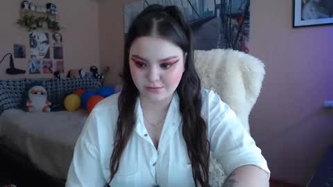 Keira online show from 04-19-26, 12:26