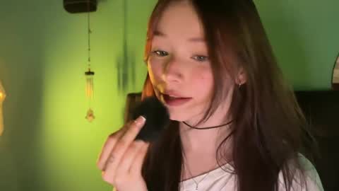 Snapshot of moonfaced_ chatting on 04-12-26, 06:35 Ann online show from 04-12-26, 06:35