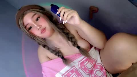 Snapshot of moonlight_baby28 chatting on 07-13-26, 10:01 B E T T Y online show from 07-13-26, 10:01