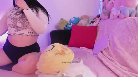 Snapshot of moonliight__ chatting on 05-19-26, 03:40 moonliight__ online show from 05-19-26, 03:40
