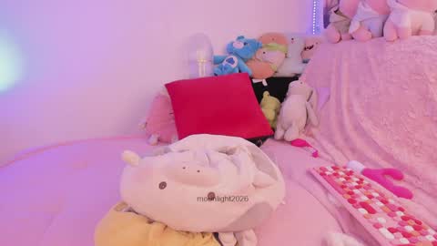 Snapshot of moonliight__ chatting on 05-26-26, 04:03 moonliight__ online show from 05-26-26, 04:03