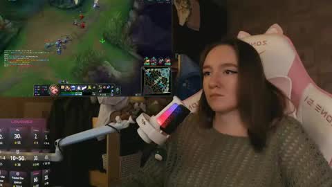 Snapshot of moonlish_siren chatting on 04-25-26, 07:33 Katrin online show from 04-25-26, 07:33
