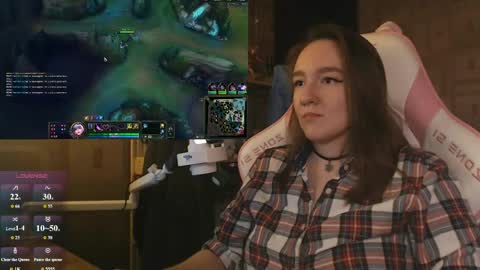 Snapshot of moonlish_siren chatting on 06-09-26, 09:37 Katrin online show from 06-09-26, 09:37