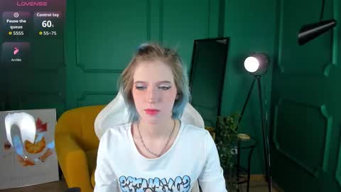 Asuna online show from 10-15-25, 01:33