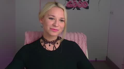Snapshot of moonsusanna chatting on 05-03-26, 11:38 Susanna online show from 05-03-26, 11:38