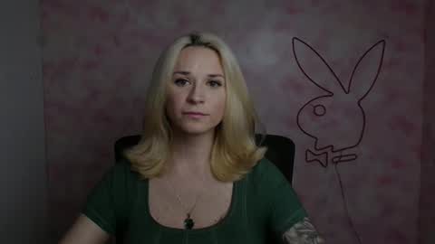 Snapshot of moonsusanna chatting on 05-04-26, 11:28 Susanna online show from 05-04-26, 11:28