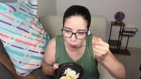 Snapshot of moonwoman_ chatting on 04-28-26, 07:57 Moon Woman online show from 04-28-26, 07:57