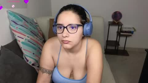 Snapshot of moonwoman_ chatting on 05-09-26, 05:45 Moon Woman online show from 05-09-26, 05:45