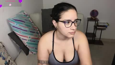 Snapshot of moonwoman_ chatting on 05-10-26, 03:55 Moon Woman online show from 05-10-26, 03:55