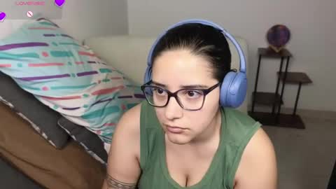 Snapshot of moonwoman_ chatting on 05-12-26, 05:37 Moon Woman online show from 05-12-26, 05:37