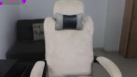 Snapshot of moonwoman_ chatting on 05-24-26, 01:43 Moon Woman online show from 05-24-26, 01:43