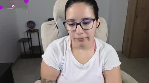 Snapshot of moonwoman_ chatting on 05-31-26, 02:20 Moon Woman online show from 05-31-26, 02:20
