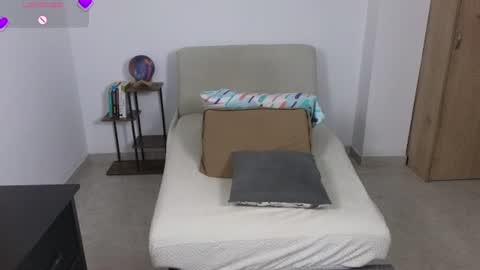 Snapshot of moonwoman_ chatting on 07-11-26, 04:04 Moon Woman online show from 07-11-26, 04:04