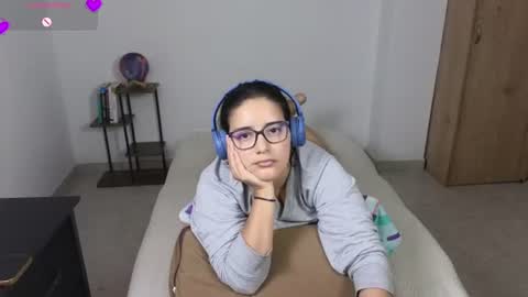 Snapshot of moonwoman_ chatting on 07-14-26, 10:21 Moon Woman online show from 07-14-26, 10:21