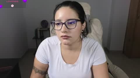 Snapshot of moonwoman_ chatting on 07-16-26, 05:57 Moon Woman online show from 07-16-26, 05:57