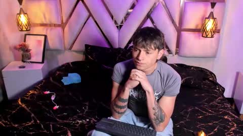 Moon Y Demian online show from 12-19-25, 11:17