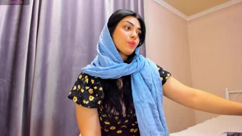Snapshot of moroccan_diamond_ chatting on 12-04-24, 04:05 Medina online show from 12-04-24, 04:05