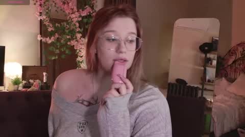 Snapshot of morvelyn chatting on 06-02-26, 07:16 morvelyn online show from 06-02-26, 07:16