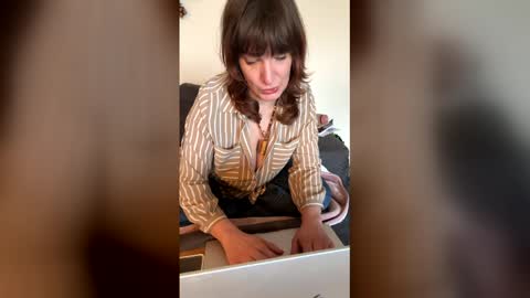 Snapshot of mossy_mommy chatting on 04-21-26, 12:44 Mossy Mommy online show from 04-21-26, 12:44