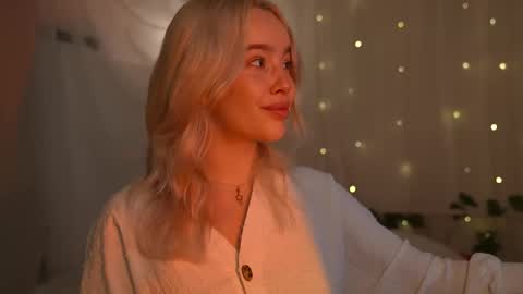 Snapshot of mother__of__dragons chatting on 09-22-25, 09:28 Deni and Jett my weekly schedule online show from 09-22-25, 09:28