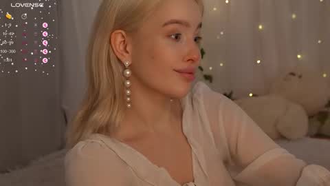 Snapshot of mother__of__dragons chatting on 10-17-25, 03:47 Deni and Jett my weekly schedule online show from 10-17-25, 03:47