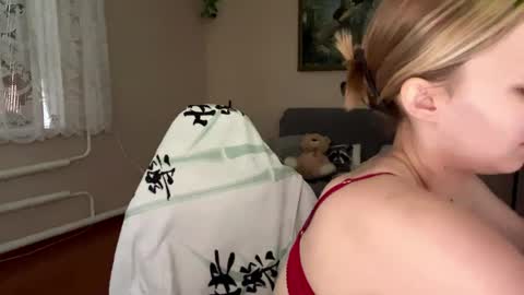 Snapshot of motreal chatting on 05-31-26, 01:07 Montreal online show from 05-31-26, 01:07
