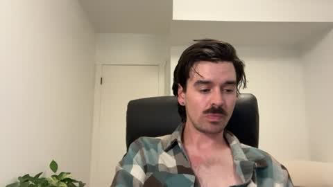 Snapshot of moustachematt chatting on 06-12-26, 03:05 moustachematt online show from 06-12-26, 03:05