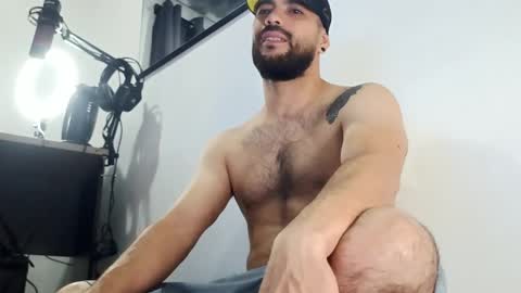 Snapshot of mr_chr1s chatting on 10-02-25, 02:18 chris online show from 10-02-25, 02:18