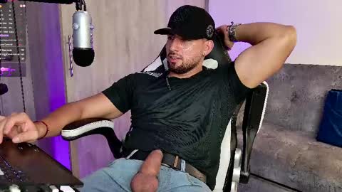 Snapshot of mr_david_cox chatting on 02-22-25, 04:07 David online show from 02-22-25, 04:07