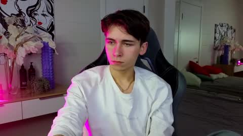 Snapshot of mr_lucky_guy chatting on 02-08-25, 08:10 Kris online show from 02-08-25, 08:10