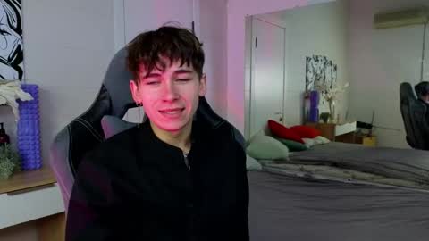 Snapshot of mr_lucky_guy chatting on 02-11-25, 06:01 Kris online show from 02-11-25, 06:01