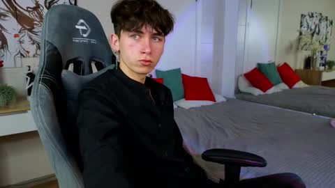 Snapshot of mr_lucky_guy chatting on 02-13-25, 07:42 Kris online show from 02-13-25, 07:42