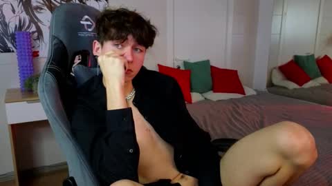 Snapshot of mr_lucky_guy chatting on 02-13-25, 10:43 Kris online show from 02-13-25, 10:43