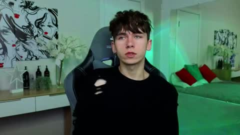 Snapshot of mr_lucky_guy chatting on 02-14-25, 10:25 Kris online show from 02-14-25, 10:25